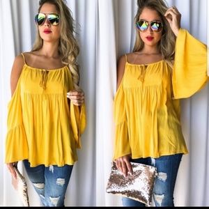 💥SALE💥🌞 Gorgeous summer off shoulder top